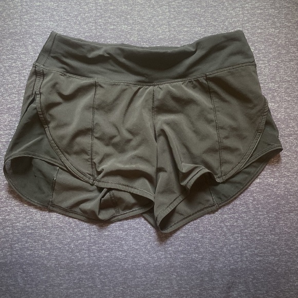 Lululemon size 4 black shorts - Picture 2 of 2